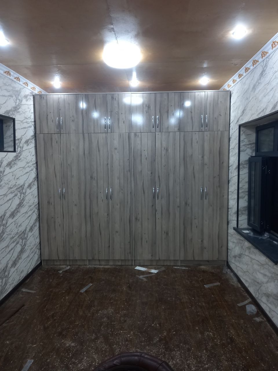 Большой встроенный шкаф (современный стиль)